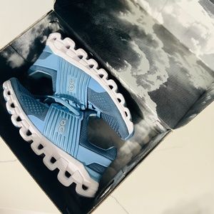 ON Running Cloud Swift Sneakers